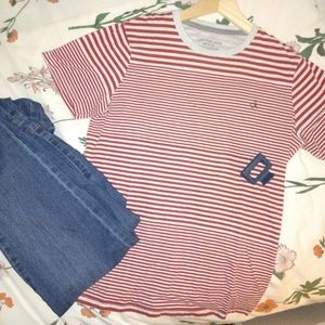 ♥️♥️♥️HOST PICK 🥳🎉🎊🪅!! Red and Light Gray Calvin Klein Tee♥️♥️♥️